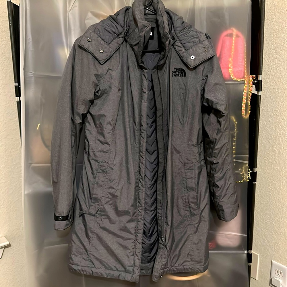 The north face coat in very good condition size 85. Small to medium body frame.